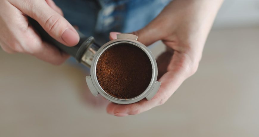 riutilizzare i fondi di caffè macinato